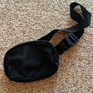 Everywhere lululemon fanny pack 1L
